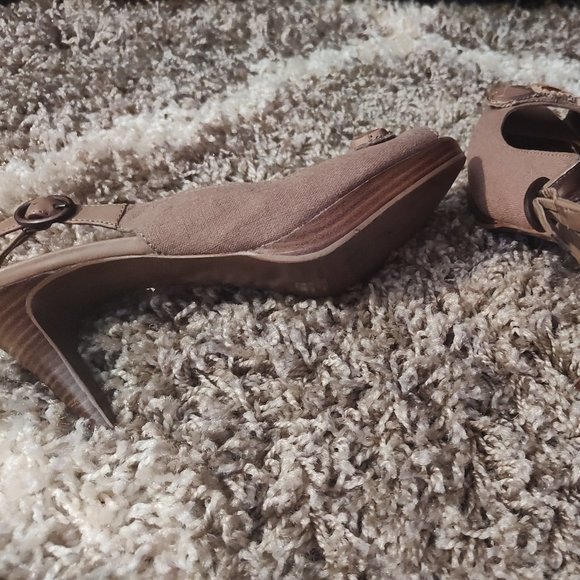 Ellen Tracy Jagger Peep Toe Heels - Picture 6 of 6